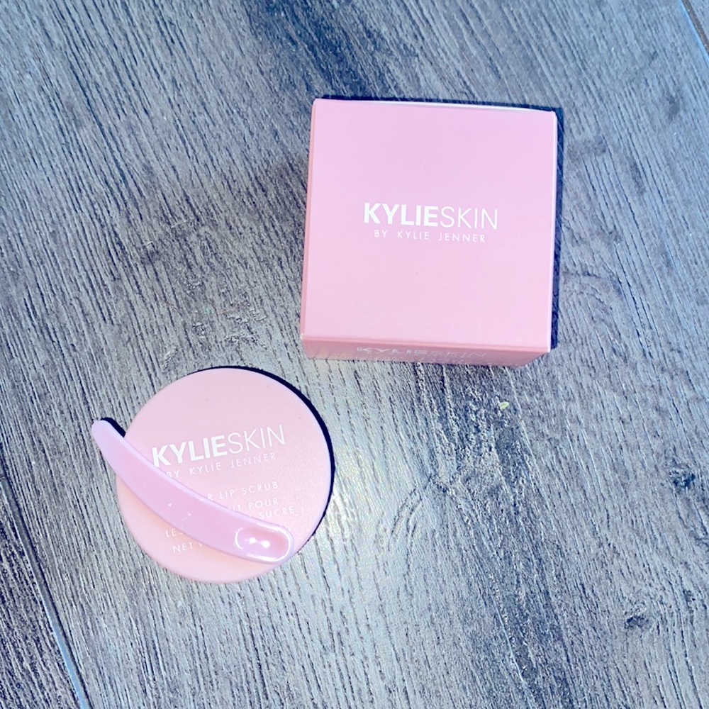 NWT Kylie skin